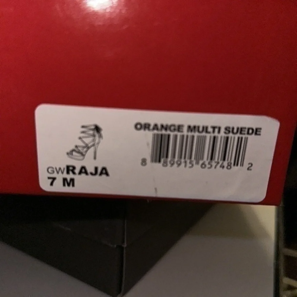 New in box Guess orange suede and leather laced platform shoes size 7 “the raja”